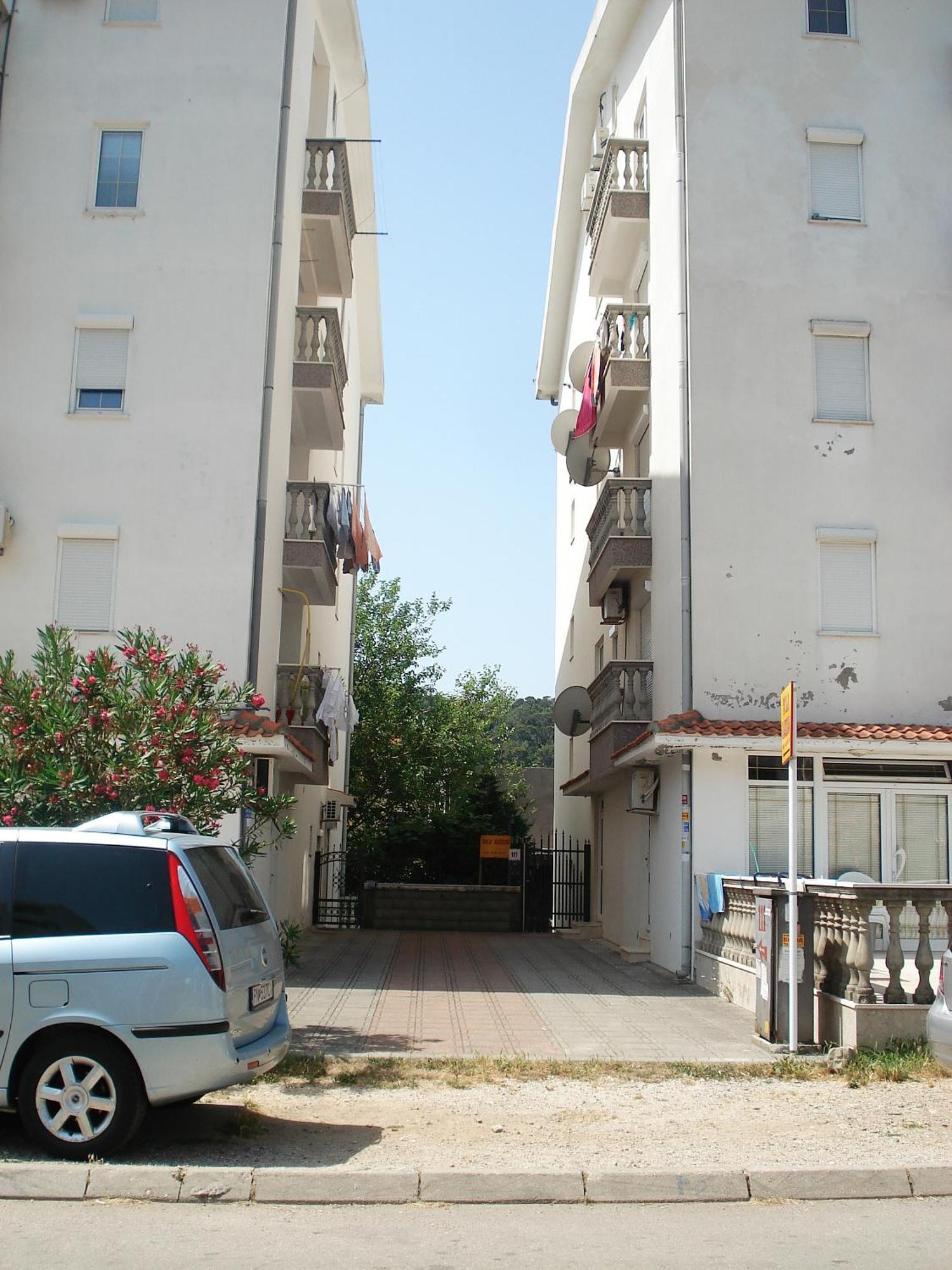 Apartments Aleksic Sutomore Bagian luar foto