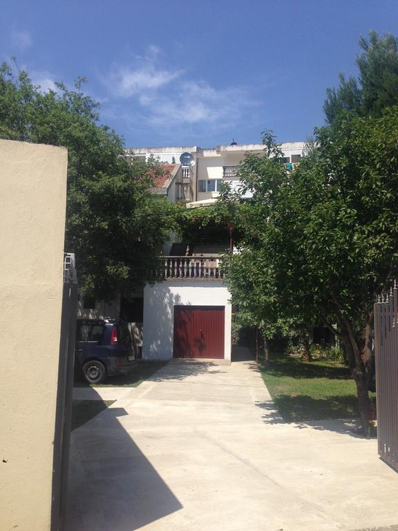 Apartments Aleksic Sutomore Bagian luar foto