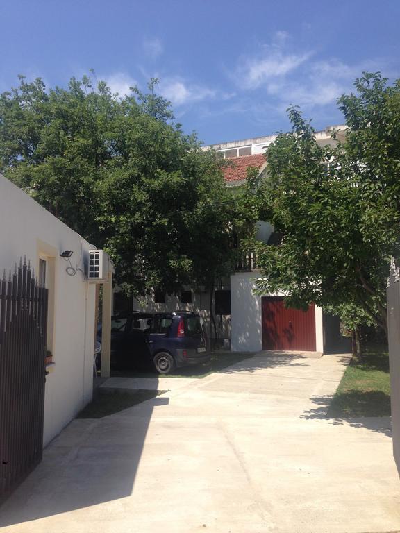 Apartments Aleksic Sutomore Bagian luar foto